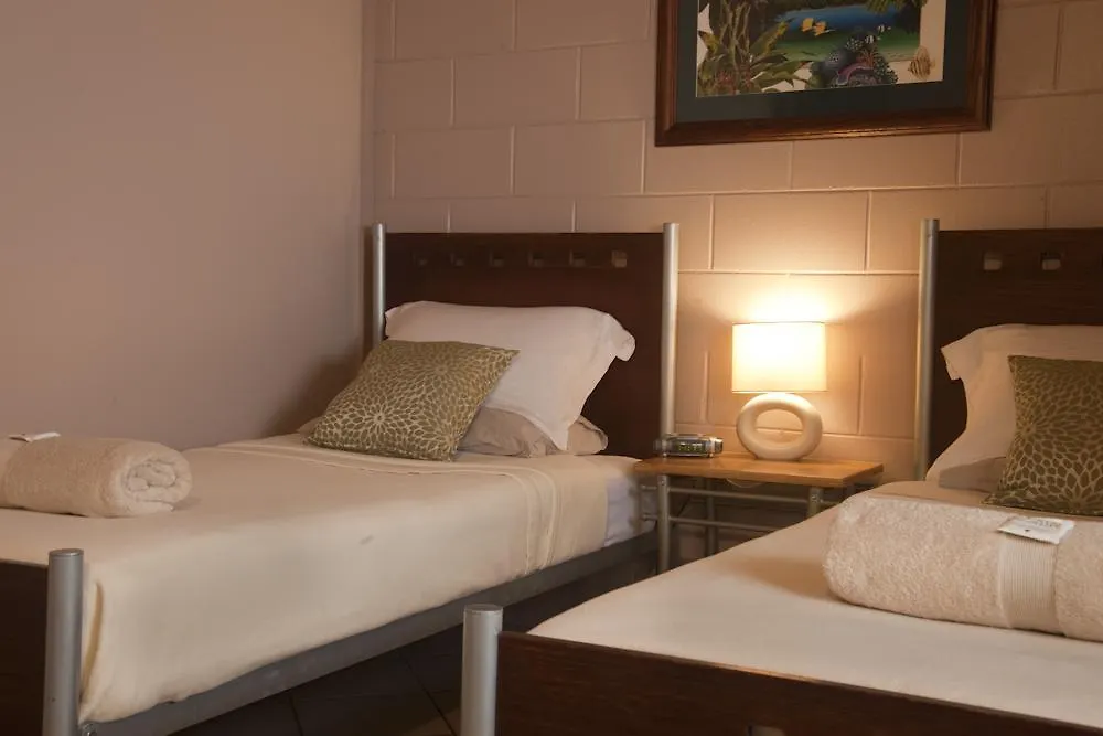 Hostel Dougies Backpackers Resort Port Douglas
