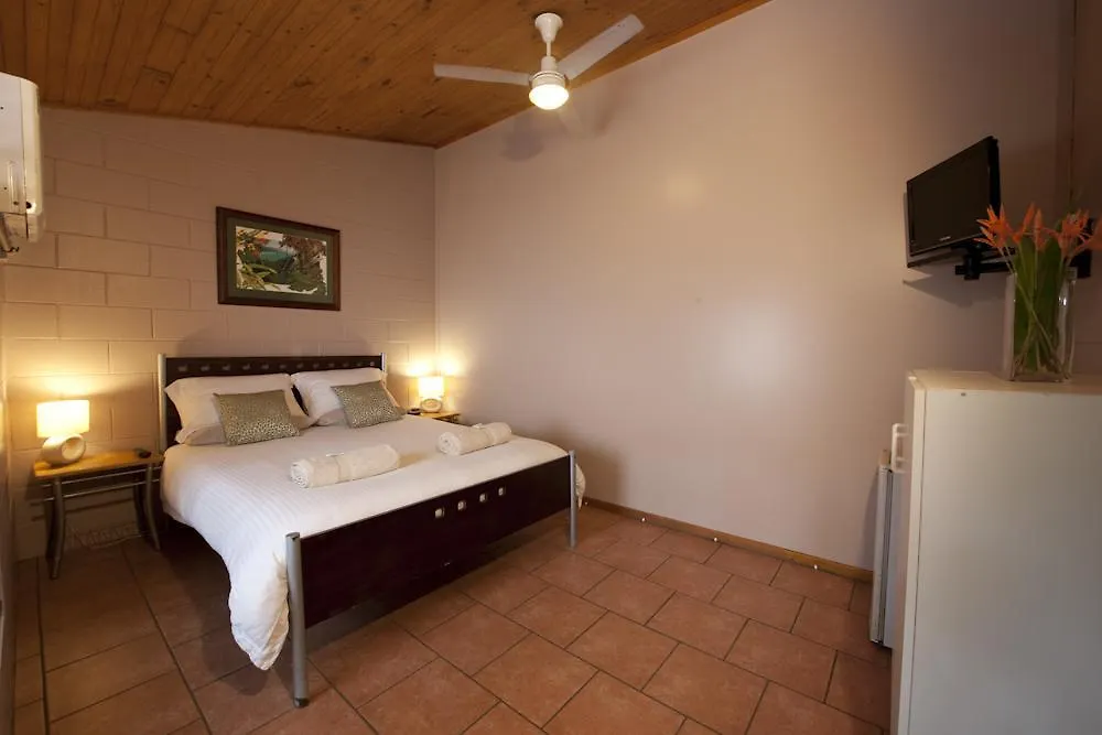 Hostal Dougies Backpackers Resort Port Douglas Australia