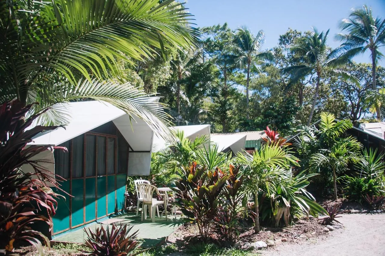 Hostel Dougies Backpackers Resort Port Douglas